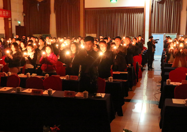 祈?；顒?><br></span></div>
<p>開始回憶我們?nèi)松杏龅降娜?，?dāng)你走向社會，還是否記得生命中第一位貴人嗎?你是否還記得一起陪你長大的小伙伴嗎?還記得人生中第一位啟蒙老師嗎?還記得小學(xué)/初中/高中/大學(xué)的同學(xué)嗎?還記得第一個工作的平臺嗎?你曾感恩過給予我們生命的父母嗎?</p>
<p>您是否還記得生命中的點點滴滴，也許今天他需要你的幫助，正如許多年前你需要幫助一樣，我們淡忘了或者遺忘了，我們成長的歲月中，忘掉了感謝、忘掉了感激、忘掉了感恩，我們甚至學(xué)會了理所當(dāng)然，習(xí)慣了天經(jīng)地義，我們是否認(rèn)為這一切還無所謂。</p>
<div align=